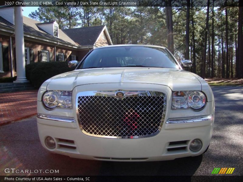 Cool Vanilla / Dark Slate Gray/Light Graystone 2007 Chrysler 300 C HEMI
