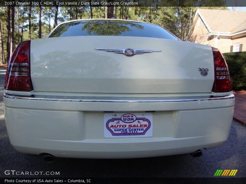 Cool Vanilla / Dark Slate Gray/Light Graystone 2007 Chrysler 300 C HEMI