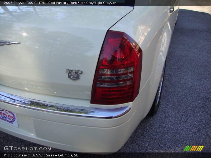 Cool Vanilla / Dark Slate Gray/Light Graystone 2007 Chrysler 300 C HEMI