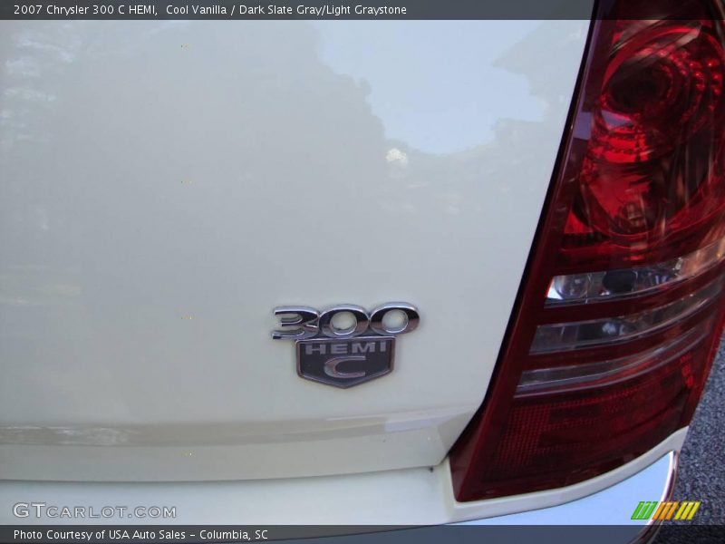 Cool Vanilla / Dark Slate Gray/Light Graystone 2007 Chrysler 300 C HEMI