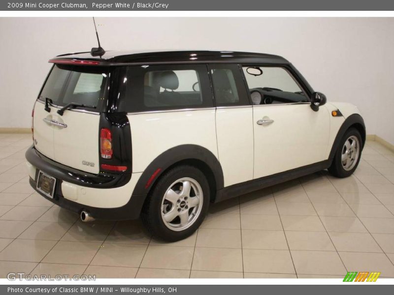 Pepper White / Black/Grey 2009 Mini Cooper Clubman