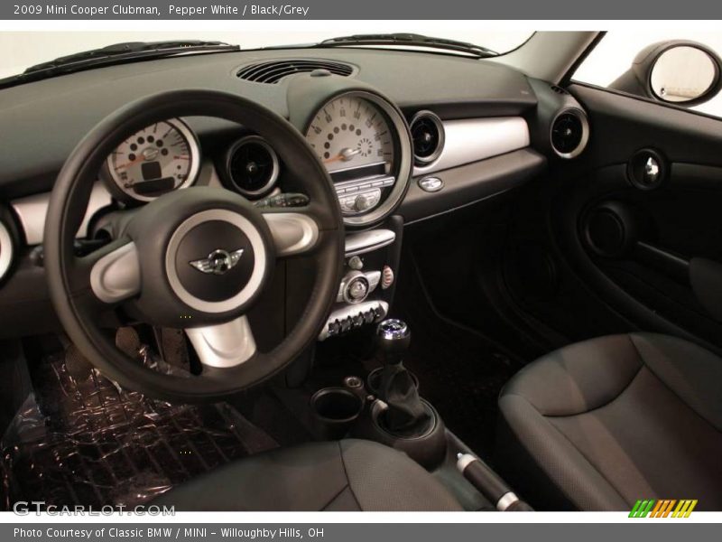 Pepper White / Black/Grey 2009 Mini Cooper Clubman