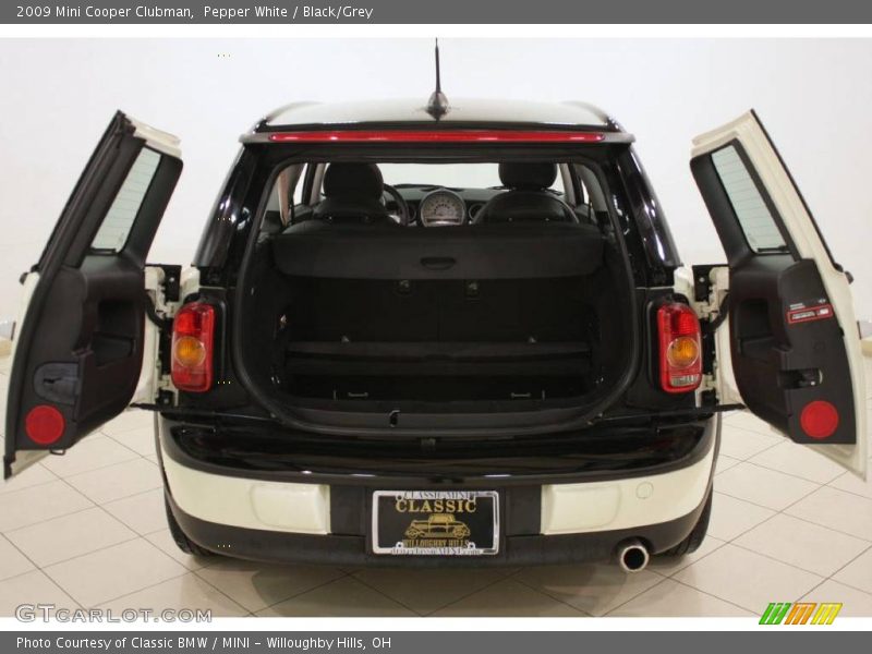 Pepper White / Black/Grey 2009 Mini Cooper Clubman