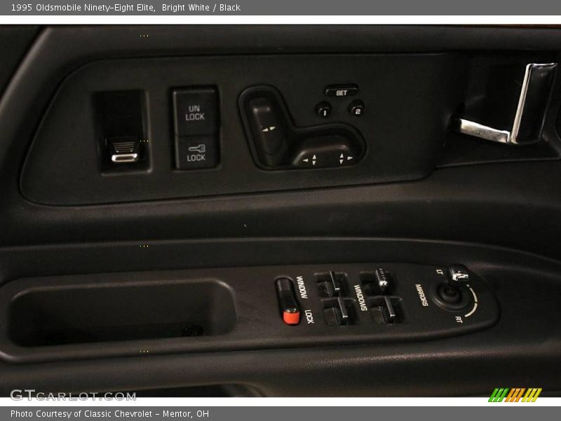 Bright White / Black 1995 Oldsmobile Ninety-Eight Elite