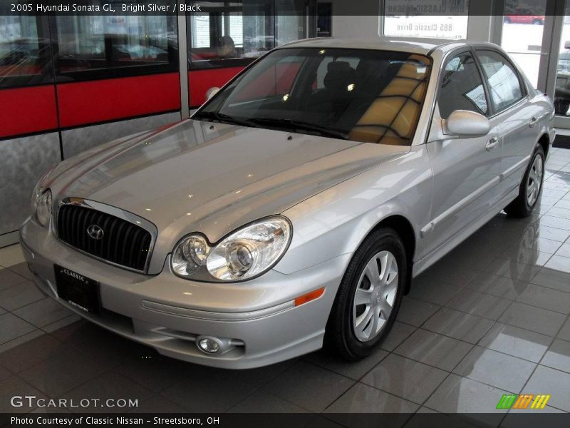 Bright Silver / Black 2005 Hyundai Sonata GL