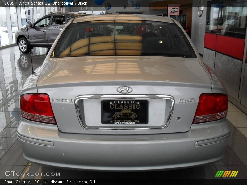 Bright Silver / Black 2005 Hyundai Sonata GL
