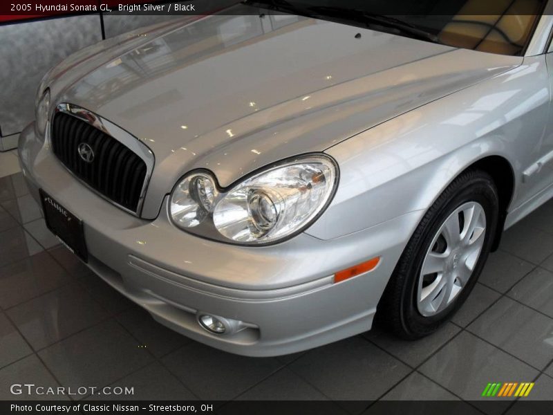 Bright Silver / Black 2005 Hyundai Sonata GL