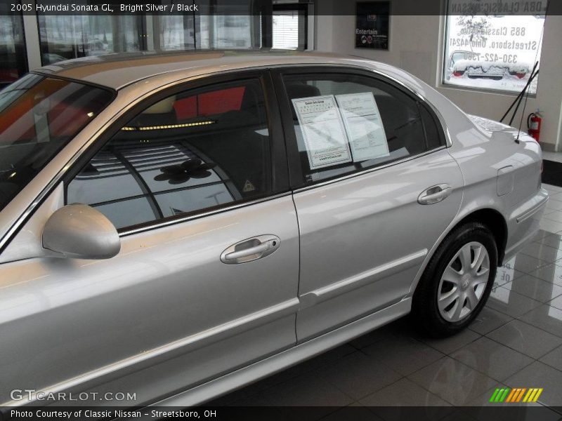 Bright Silver / Black 2005 Hyundai Sonata GL