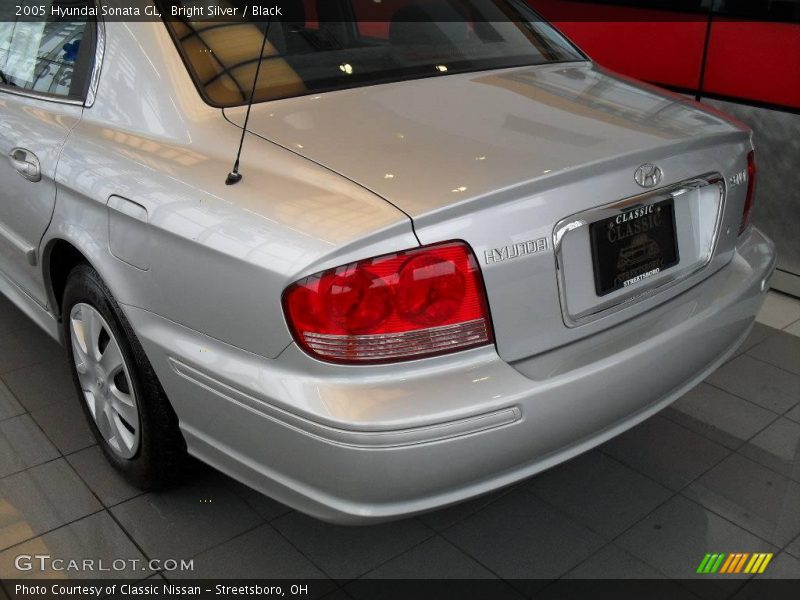 Bright Silver / Black 2005 Hyundai Sonata GL