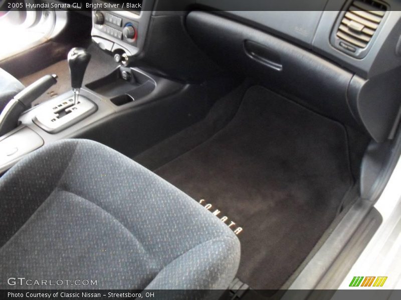 Bright Silver / Black 2005 Hyundai Sonata GL