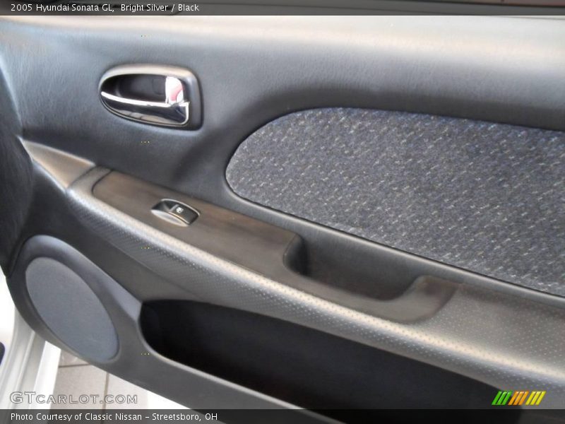 Bright Silver / Black 2005 Hyundai Sonata GL