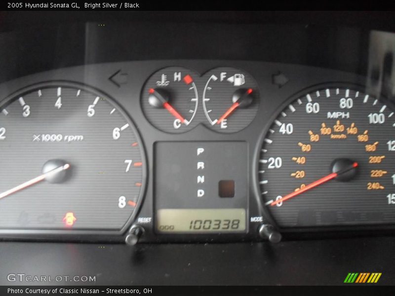Bright Silver / Black 2005 Hyundai Sonata GL