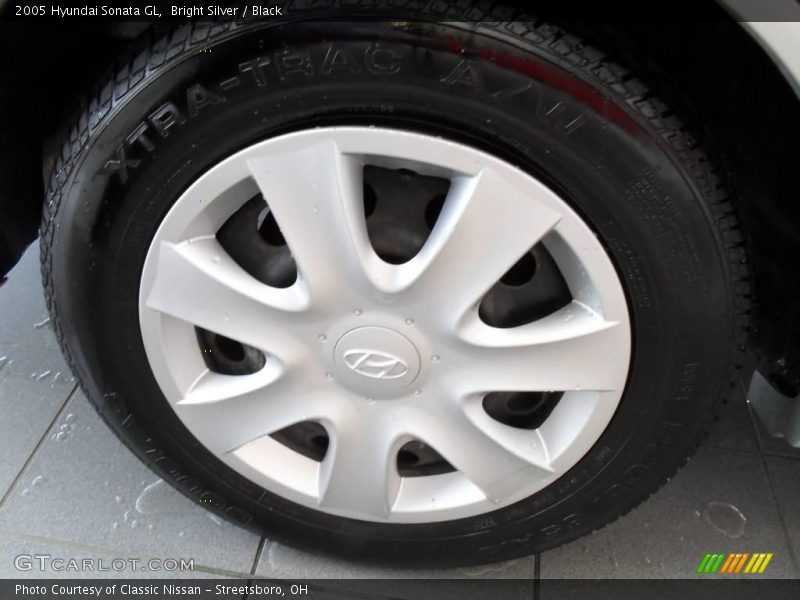 Bright Silver / Black 2005 Hyundai Sonata GL