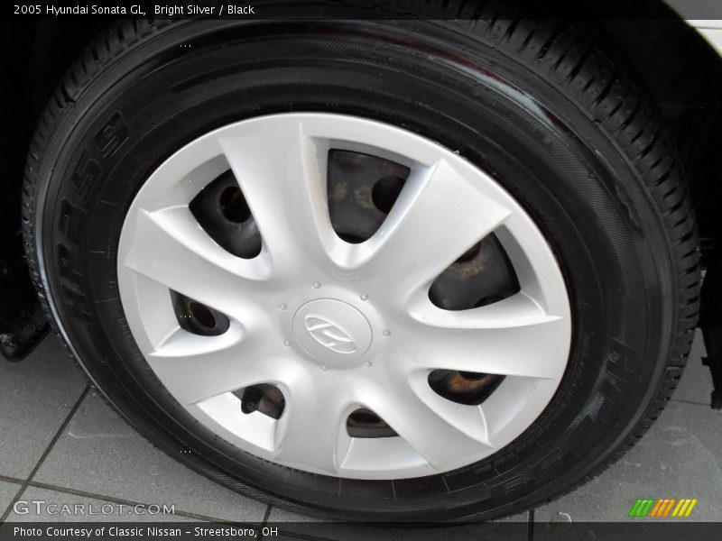 Bright Silver / Black 2005 Hyundai Sonata GL
