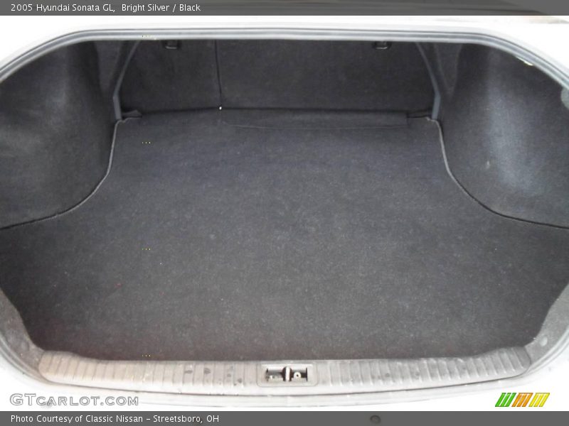 Bright Silver / Black 2005 Hyundai Sonata GL