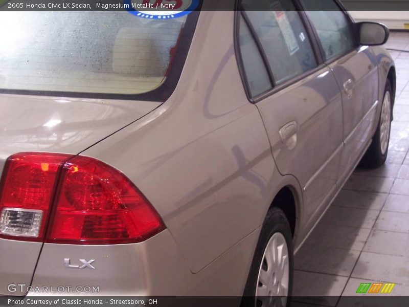 Magnesium Metallic / Ivory 2005 Honda Civic LX Sedan
