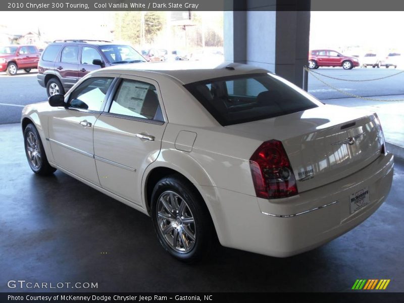 Cool Vanilla White / Dark Slate Gray 2010 Chrysler 300 Touring