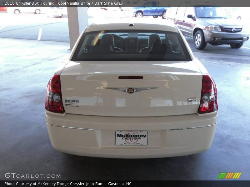 Cool Vanilla White / Dark Slate Gray 2010 Chrysler 300 Touring
