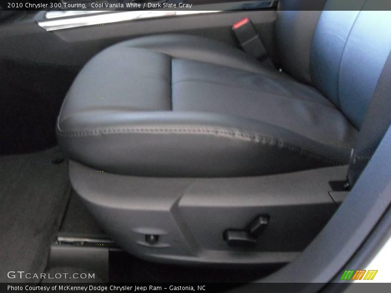 Cool Vanilla White / Dark Slate Gray 2010 Chrysler 300 Touring