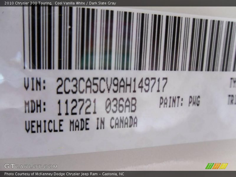 Cool Vanilla White / Dark Slate Gray 2010 Chrysler 300 Touring