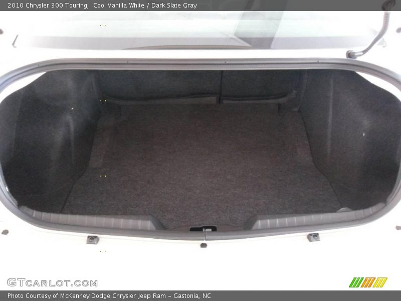 Cool Vanilla White / Dark Slate Gray 2010 Chrysler 300 Touring