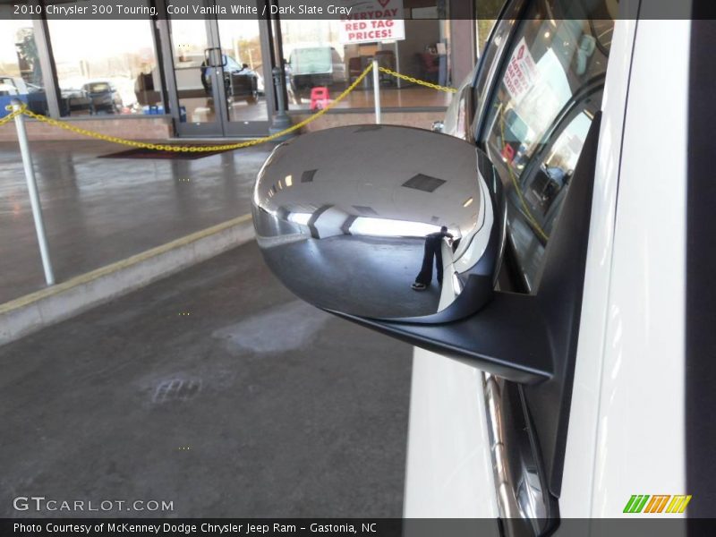 Cool Vanilla White / Dark Slate Gray 2010 Chrysler 300 Touring