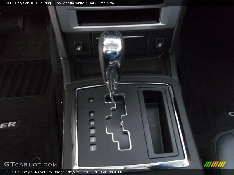 Cool Vanilla White / Dark Slate Gray 2010 Chrysler 300 Touring