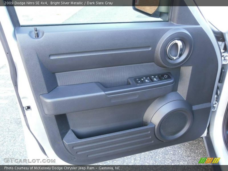 Bright Silver Metallic / Dark Slate Gray 2009 Dodge Nitro SE 4x4
