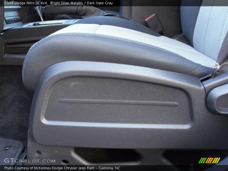 Bright Silver Metallic / Dark Slate Gray 2009 Dodge Nitro SE 4x4