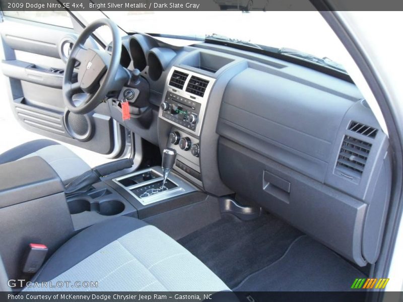 Bright Silver Metallic / Dark Slate Gray 2009 Dodge Nitro SE 4x4