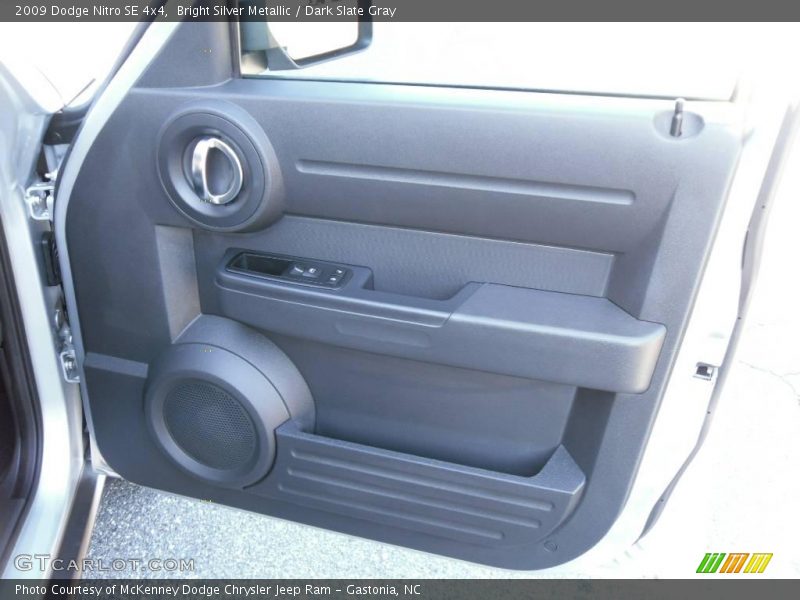 Bright Silver Metallic / Dark Slate Gray 2009 Dodge Nitro SE 4x4
