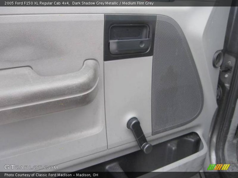 Dark Shadow Grey Metallic / Medium Flint Grey 2005 Ford F150 XL Regular Cab 4x4