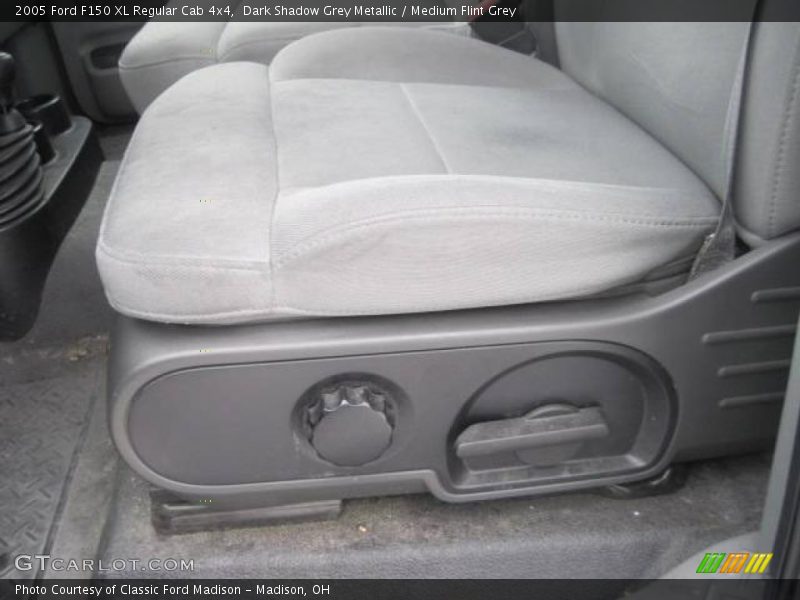 Dark Shadow Grey Metallic / Medium Flint Grey 2005 Ford F150 XL Regular Cab 4x4