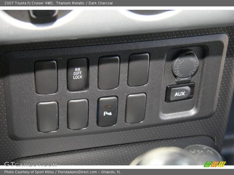 Titanium Metallic / Dark Charcoal 2007 Toyota FJ Cruiser 4WD