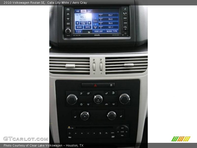 Calla Lilly White / Aero Gray 2010 Volkswagen Routan SE