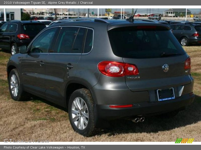 Alpine Grey Metallic / Charcoal 2010 Volkswagen Tiguan SE