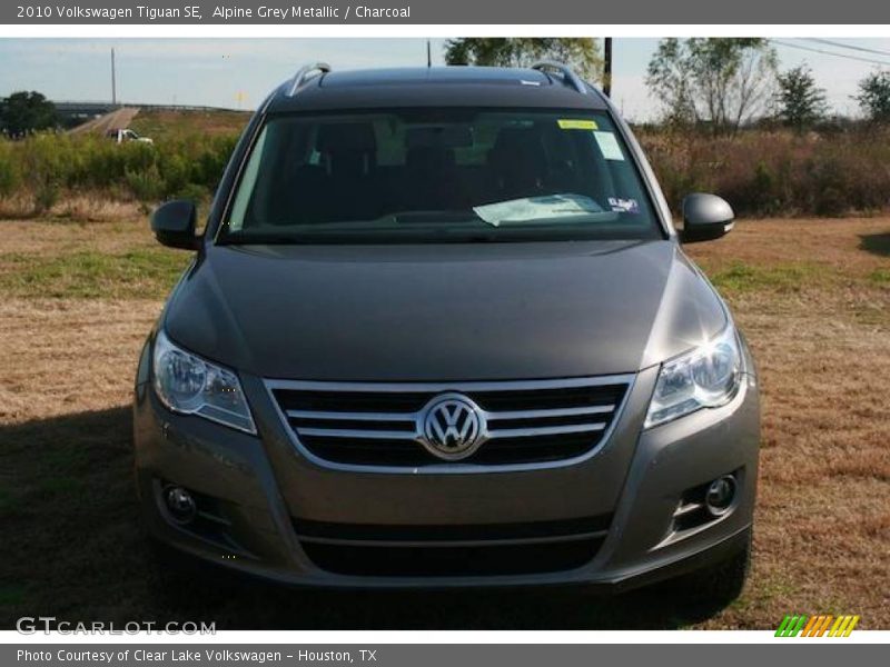 Alpine Grey Metallic / Charcoal 2010 Volkswagen Tiguan SE