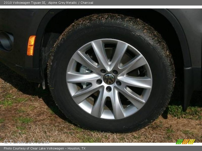 Alpine Grey Metallic / Charcoal 2010 Volkswagen Tiguan SE