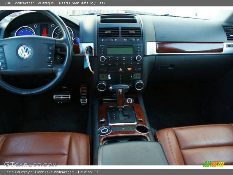 Reed Green Metallic / Teak 2005 Volkswagen Touareg V8