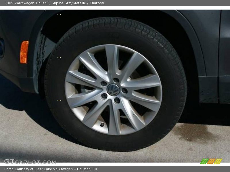 Alpine Grey Metallic / Charcoal 2009 Volkswagen Tiguan S