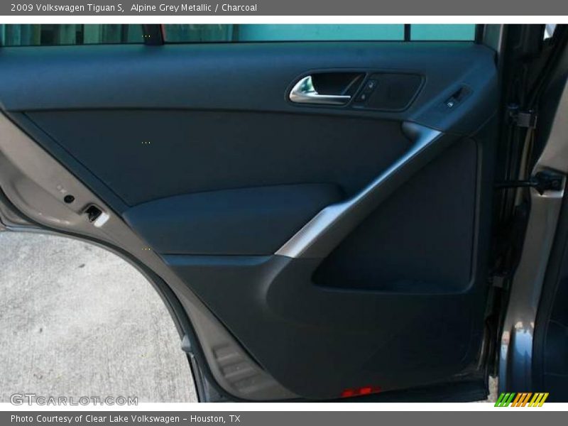 Alpine Grey Metallic / Charcoal 2009 Volkswagen Tiguan S