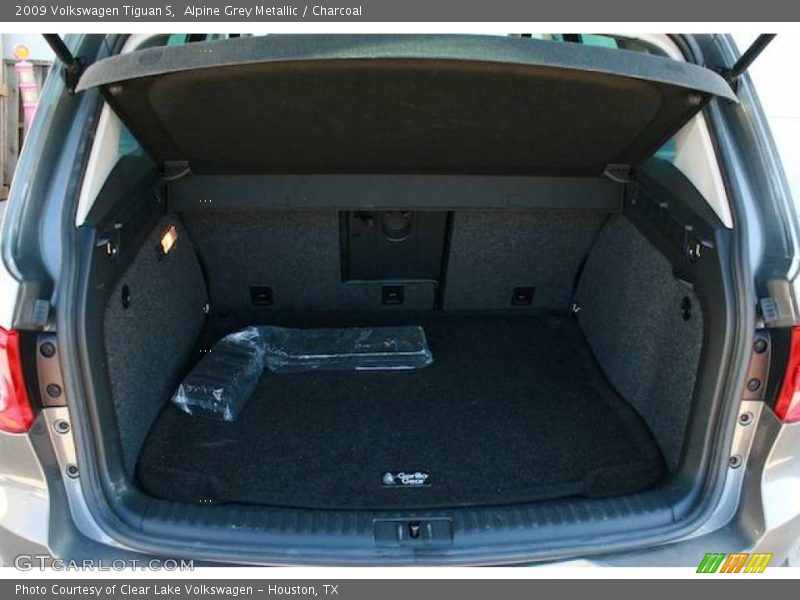 Alpine Grey Metallic / Charcoal 2009 Volkswagen Tiguan S