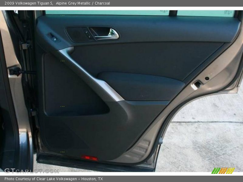 Alpine Grey Metallic / Charcoal 2009 Volkswagen Tiguan S