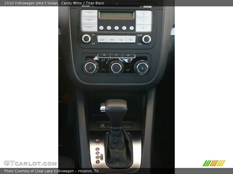 Candy White / Titan Black 2010 Volkswagen Jetta S Sedan