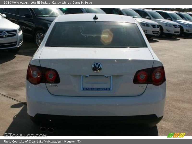 Candy White / Cornsilk Beige 2010 Volkswagen Jetta SE Sedan