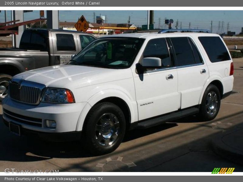 Oxford White / Camel 2005 Lincoln Navigator Luxury