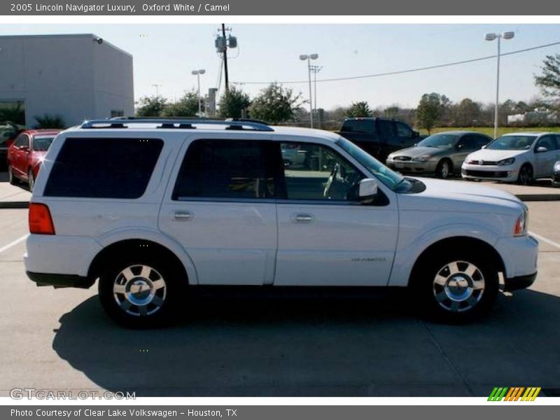 Oxford White / Camel 2005 Lincoln Navigator Luxury