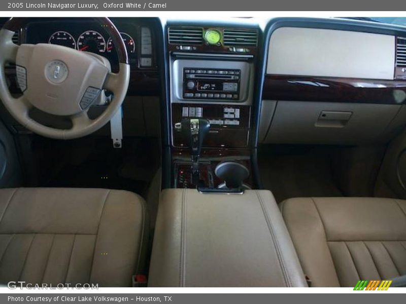 Oxford White / Camel 2005 Lincoln Navigator Luxury