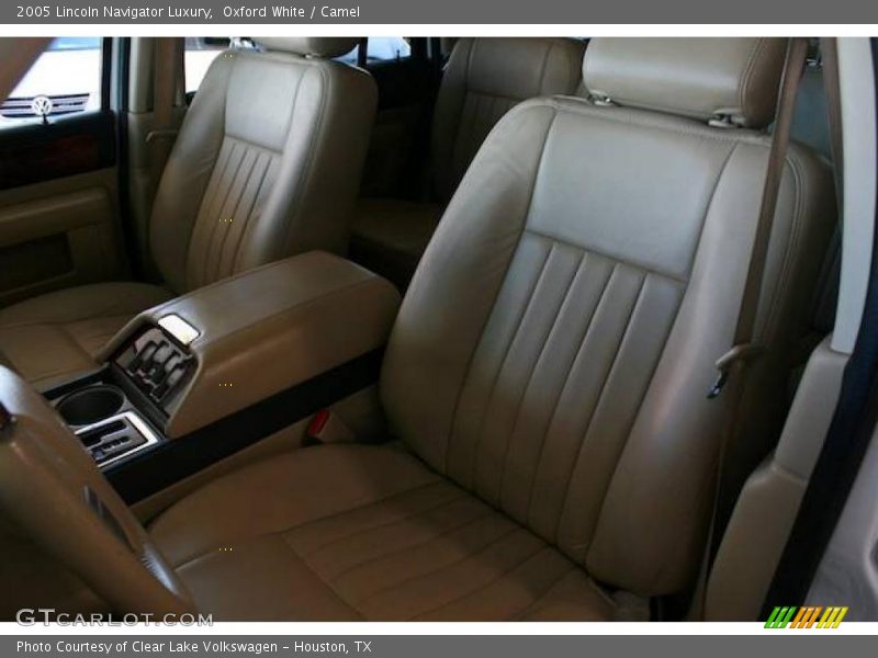 Oxford White / Camel 2005 Lincoln Navigator Luxury