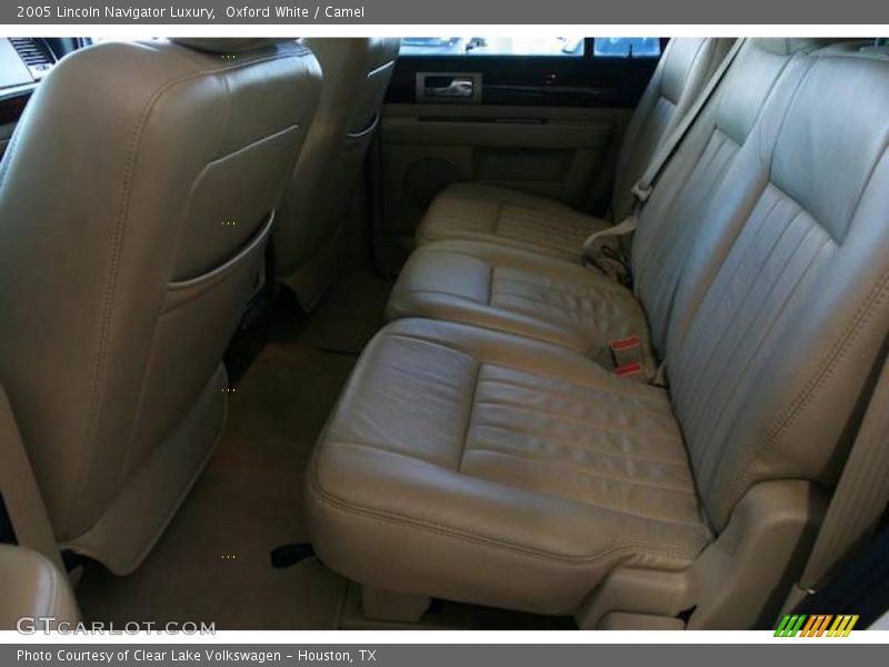 Oxford White / Camel 2005 Lincoln Navigator Luxury